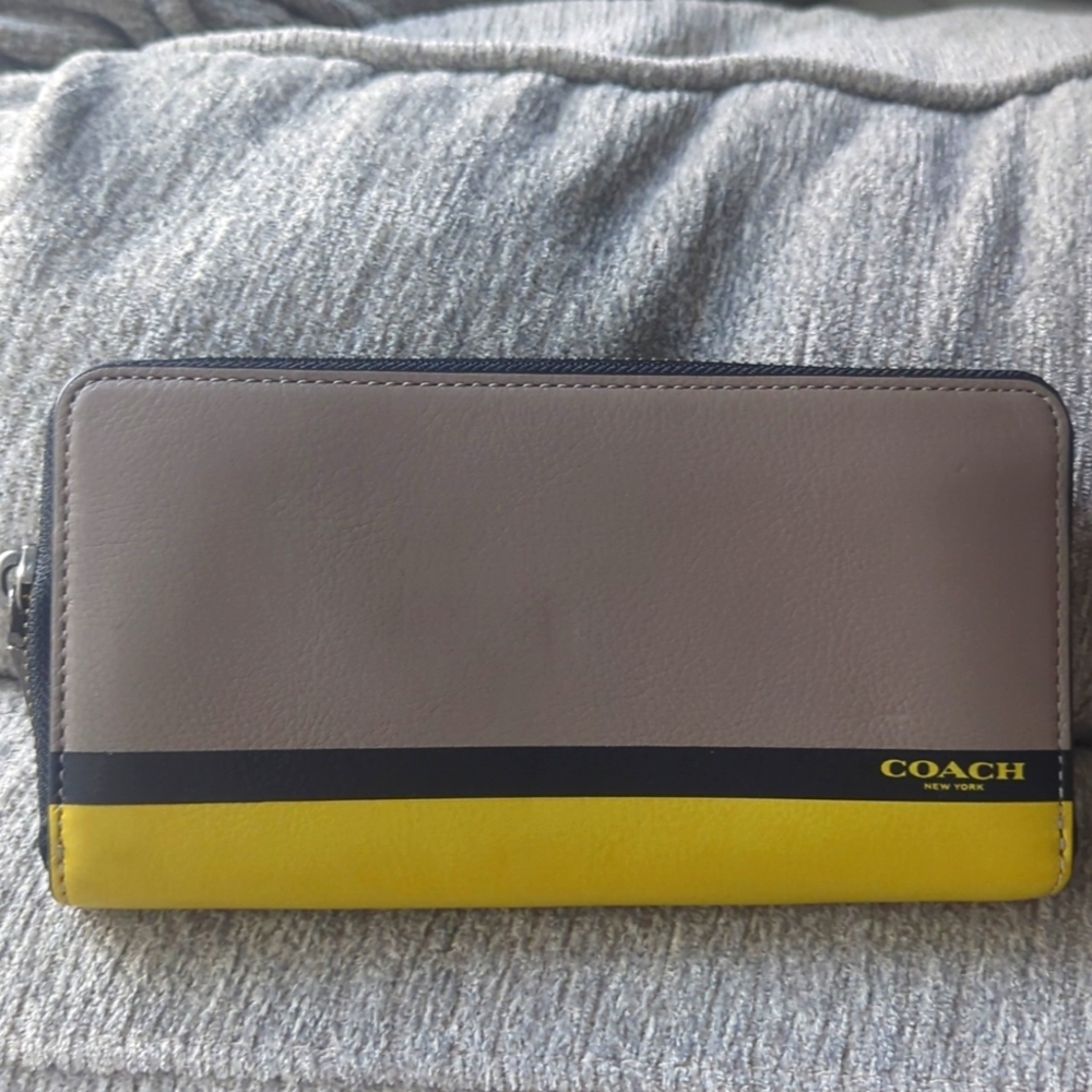 Coach wallet crafted in Luxe Pebbled Leather